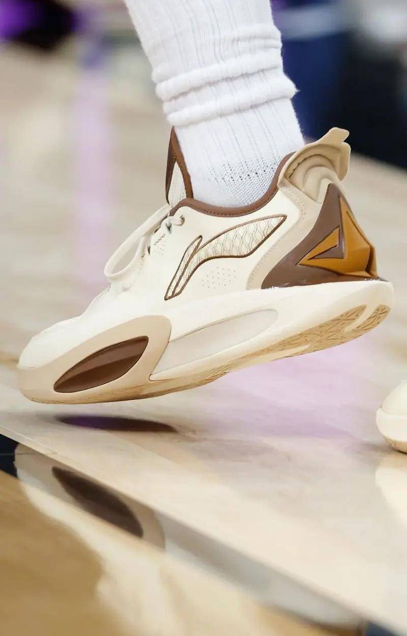 巴特勒回归赛场,惊险取胜首场状态亮眼,SKT观众沸腾!的简单介绍 巴特勒回归赛场,惊险取胜首场状态亮眼,SKT观众沸腾!的简单介绍